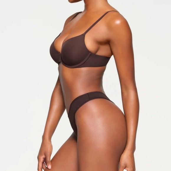 Skims Fits Everybody T-Shirt Bra in 36DDD - Picture 2 of 4